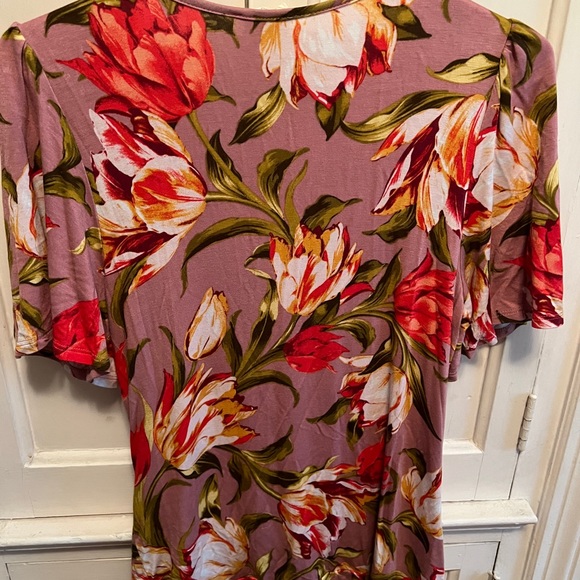Womens sz S (will fit medium and large !) faux wrap shirt w floral pattern - Picture 2 of 4